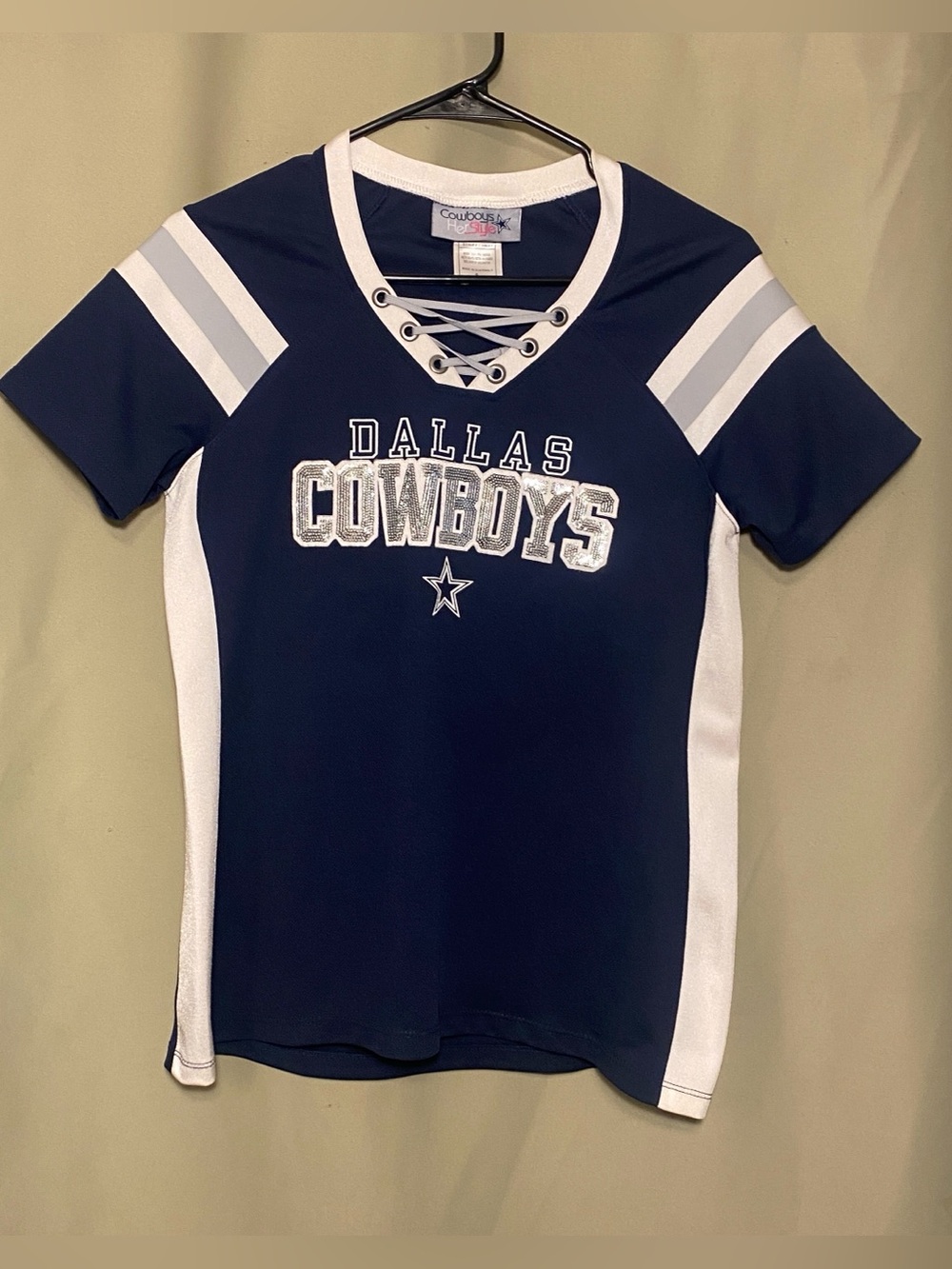Dallas Cowboys Her Style V-Neck Sequin Jersey Style Shirt women’s Small